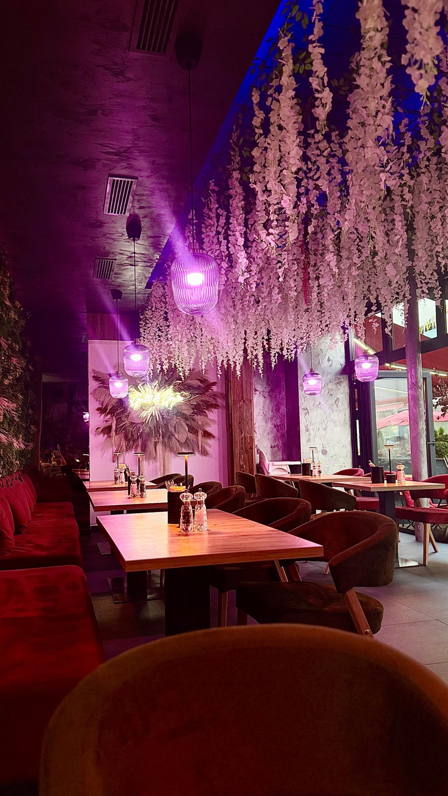 Restaurant-Ambiente ohne Gäste bei GRILL AND GREENS